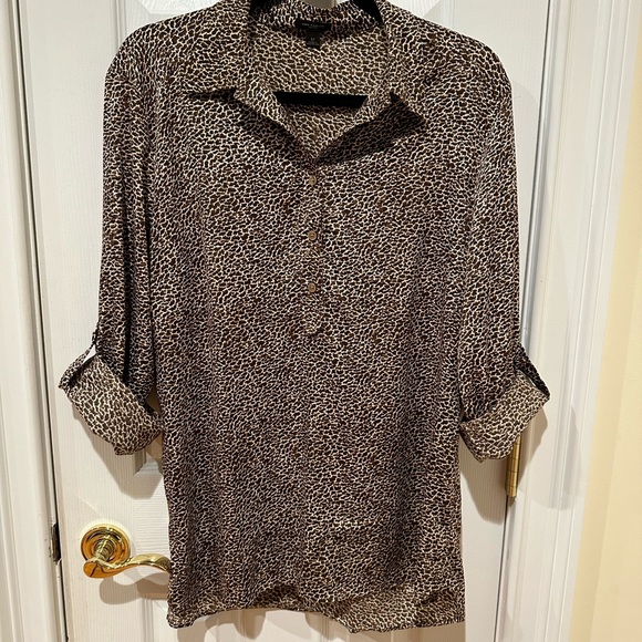 Ann Taylor - Size 12, small leopard print blouse - Picture 4 of 6